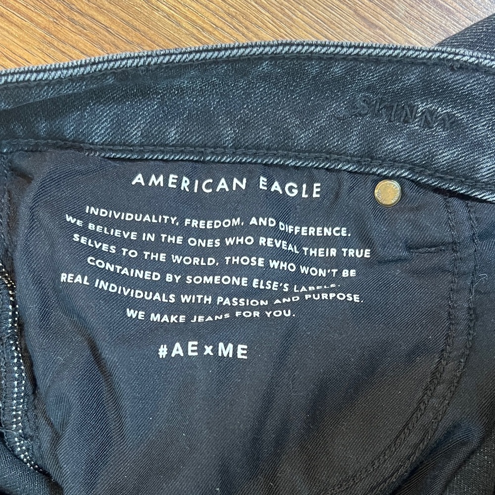 AE - Men's Distressed Skinny Jeans in Black - 36 x 32 - Picture 4 of 10